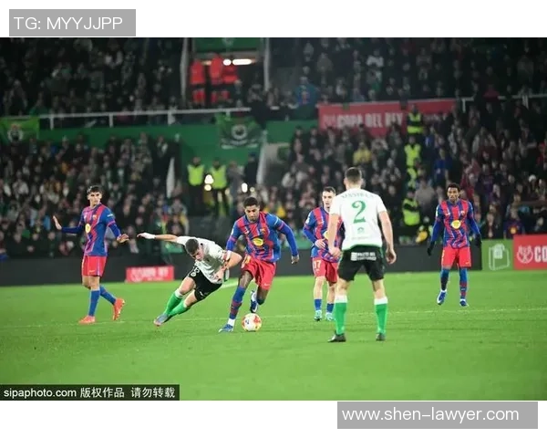 国王杯激战里昂与巴萨互交白卷神扑瞬间成为全场焦点 国王杯激战里昂与巴萨互交白卷神扑瞬间成为全场焦点