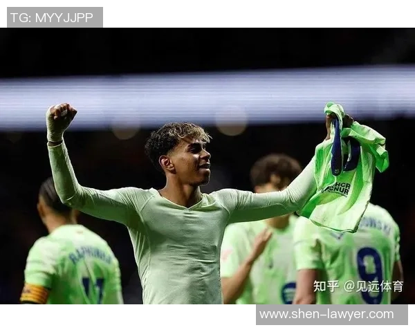 西甲激战巴萨逆转巴黎圣日耳曼神扑瞬间点燃全场激情